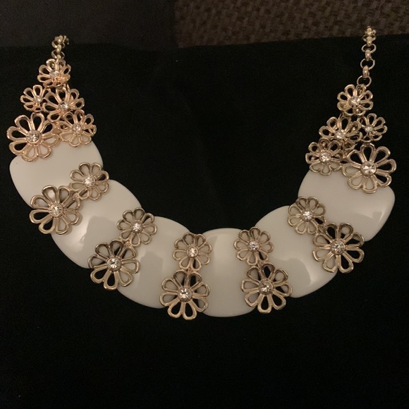 NWOT Macy’s Statement necklace - Picture 6 of 6